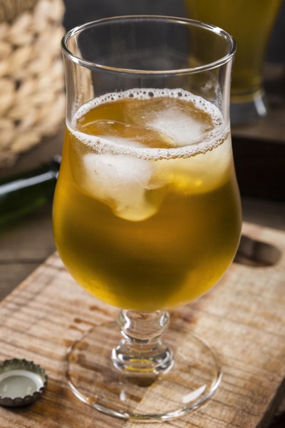 glass-beer-with-ice-cubes_400x600